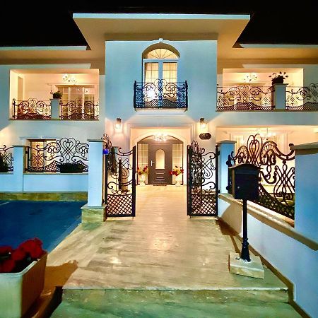 Sarada Boutique Luxury Apartment เดวา ภายนอก รูปภาพ