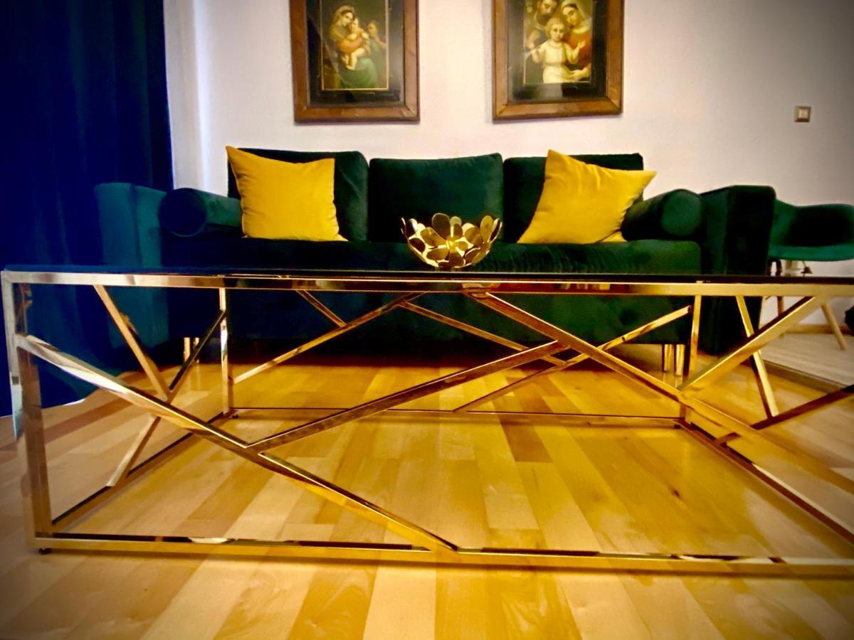 Sarada Boutique Luxury Apartment เดวา ภายนอก รูปภาพ