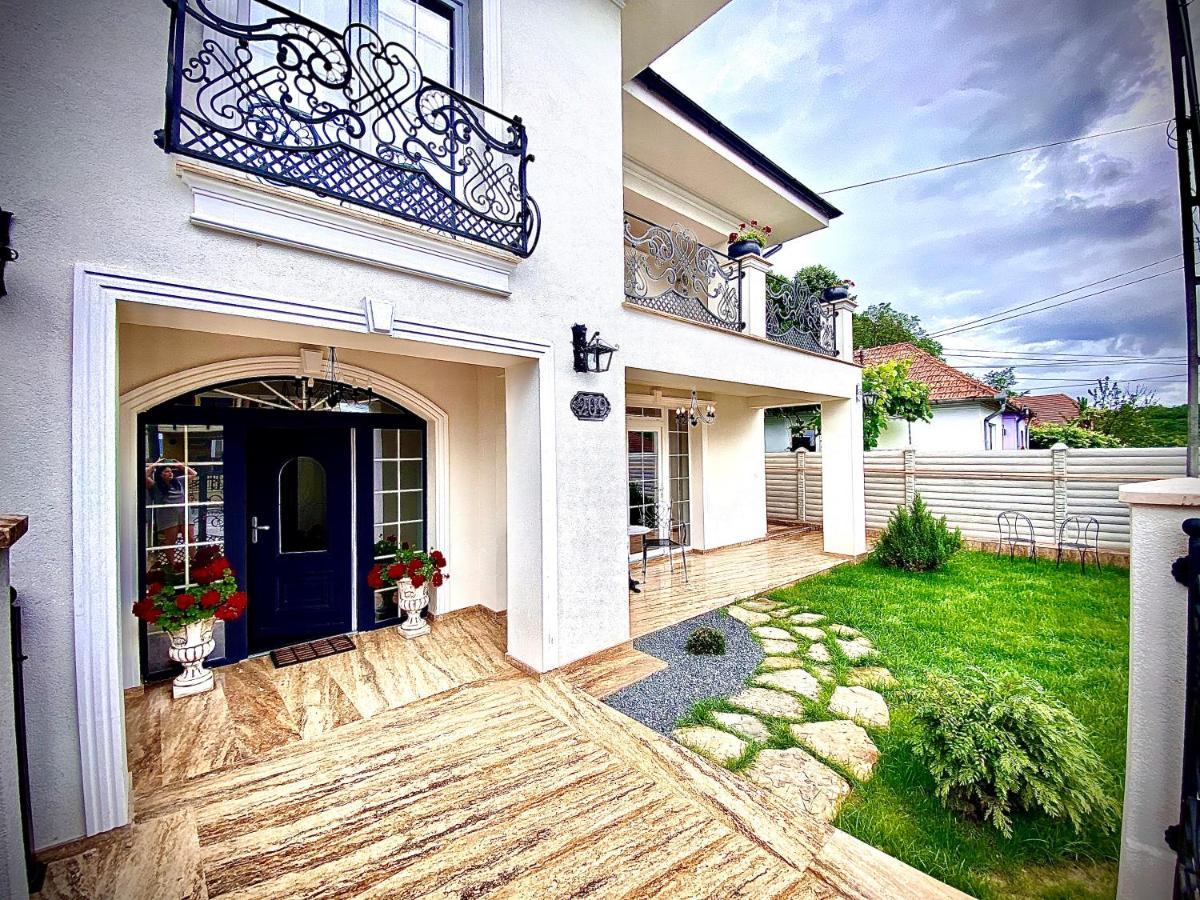 Sarada Boutique Luxury Apartment เดวา ภายนอก รูปภาพ
