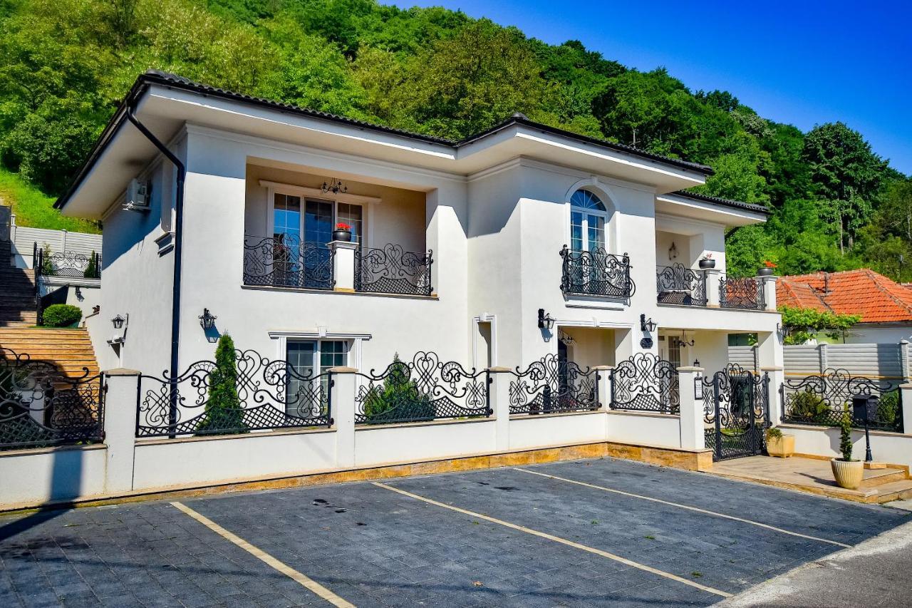 Sarada Boutique Luxury Apartment เดวา ภายนอก รูปภาพ
